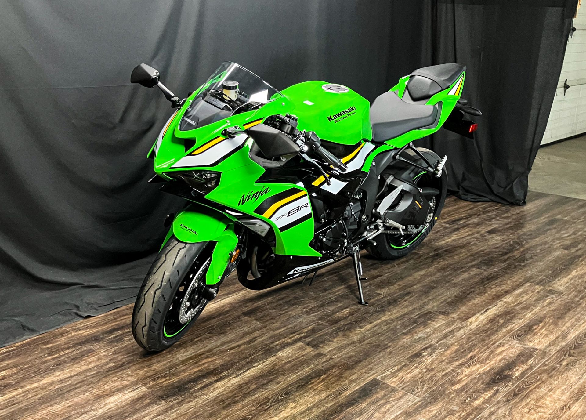 New 2025 Kawasaki Ninja ZX-6R KRT Edition ABS, De Pere WI | Specs