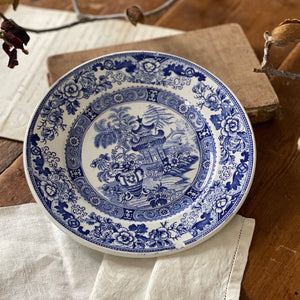 クレイユモントロー窯シノワズリ模様の平皿（直径21.5cm） フランス