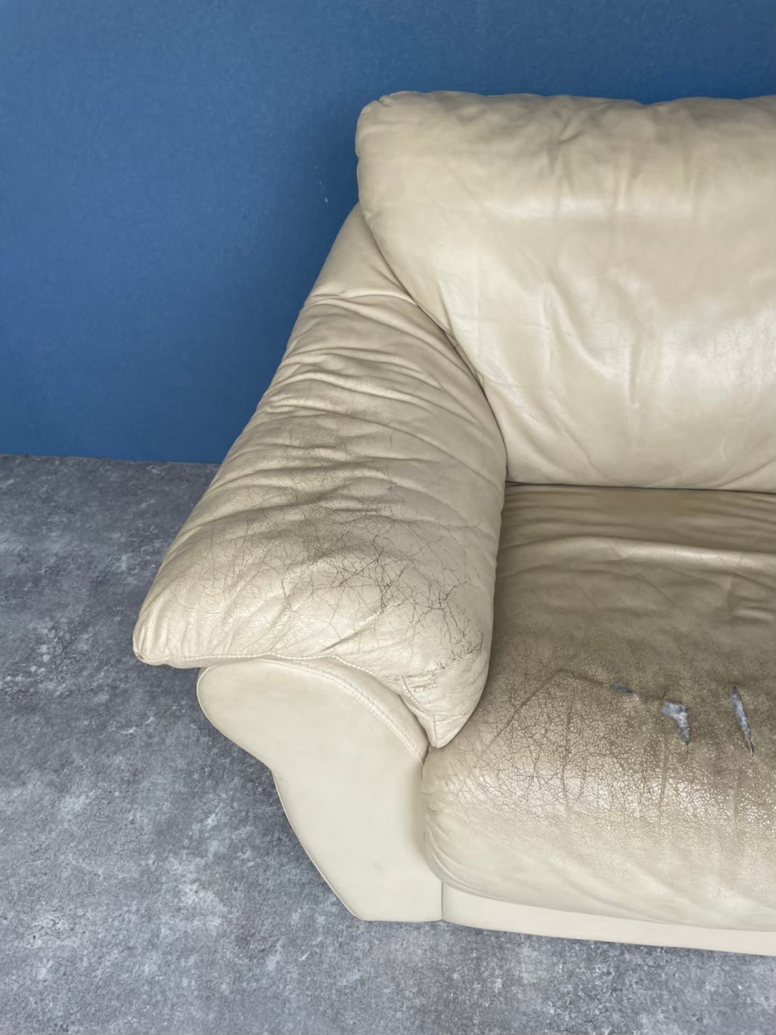 フランスベッド Chateau d'Ax（シャトーダックス）の本革ソファー