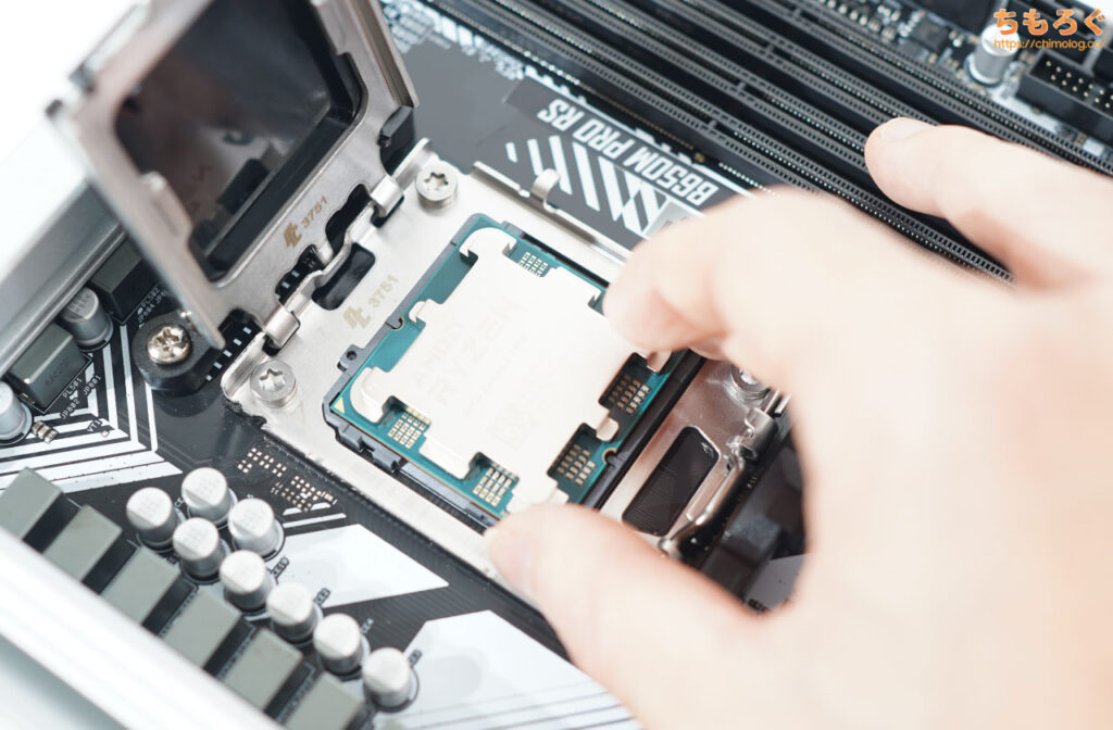 初心者向け】自作PCの組み立て方を写真で解説【最新Ryzen版】 | ちもろぐ