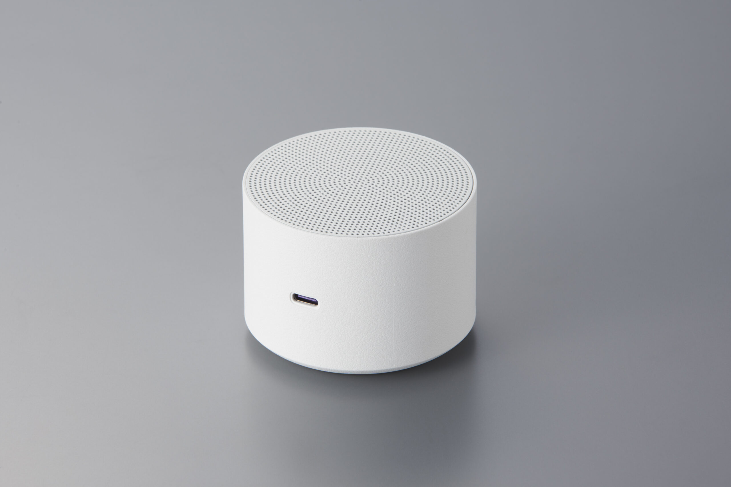 お風呂の壁にもマグネット吸着！CIO初の小型スピーカー『CIO Portable