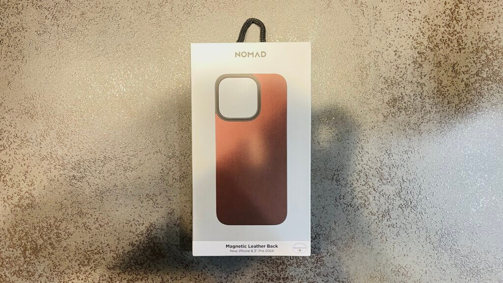 NOMAD Magnetic Leather Backが、シックでゴージャスな大人のiPhoneを