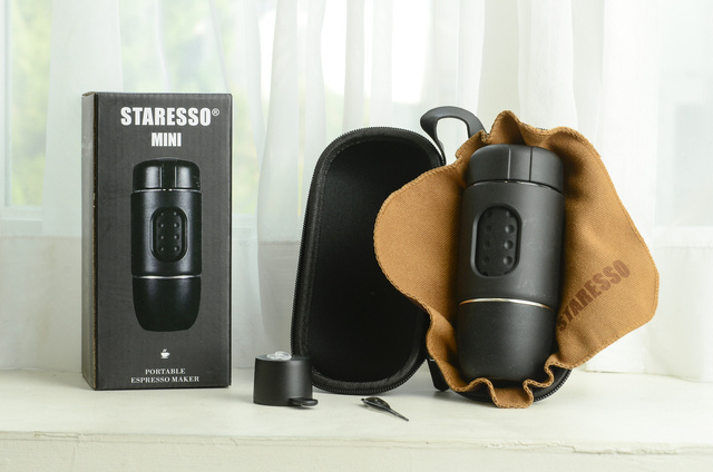 電源不要！片手に収まる携帯用エスプレッソメーカー、STARESSO MINI