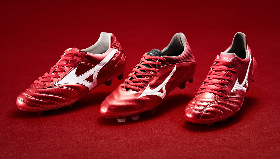 ロシアの地で試合にかける“情熱”を表現 サッカーシューズ“PASSION RED
