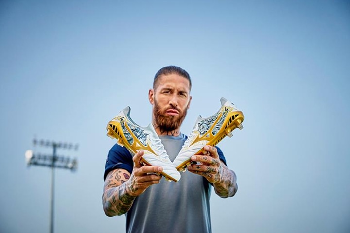 セルヒオ・ラモス選手着用の限定モデル 「MORELIA NEO III SR4 JAPAN