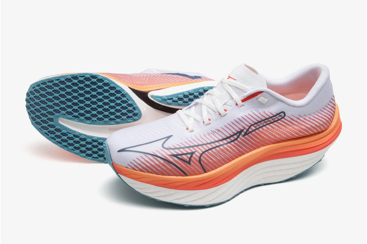 ランニングシューズ「WAVE REBELLION PRO」発売｜ミズノ株式会社