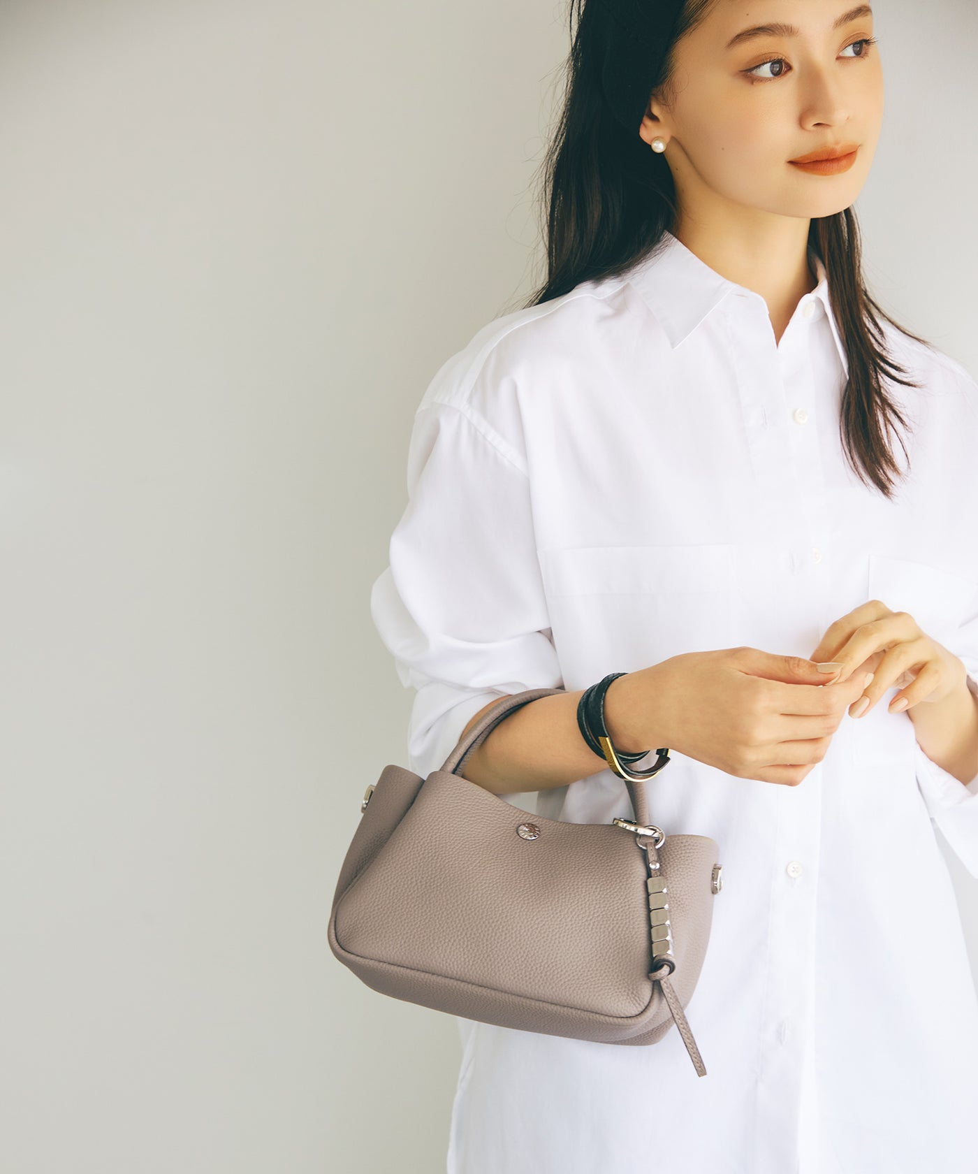 シュリンクレザー ショルダー付き ミニ トートバッグ / チャーム付き