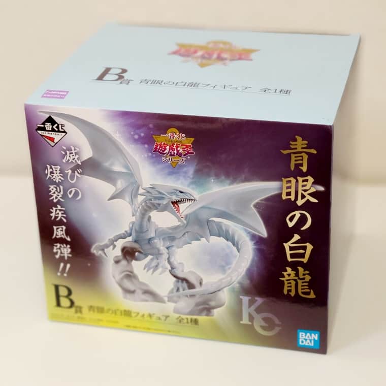 遊戯王】一番くじB賞の青眼の白龍フィギュアがTCGディスプレイにも