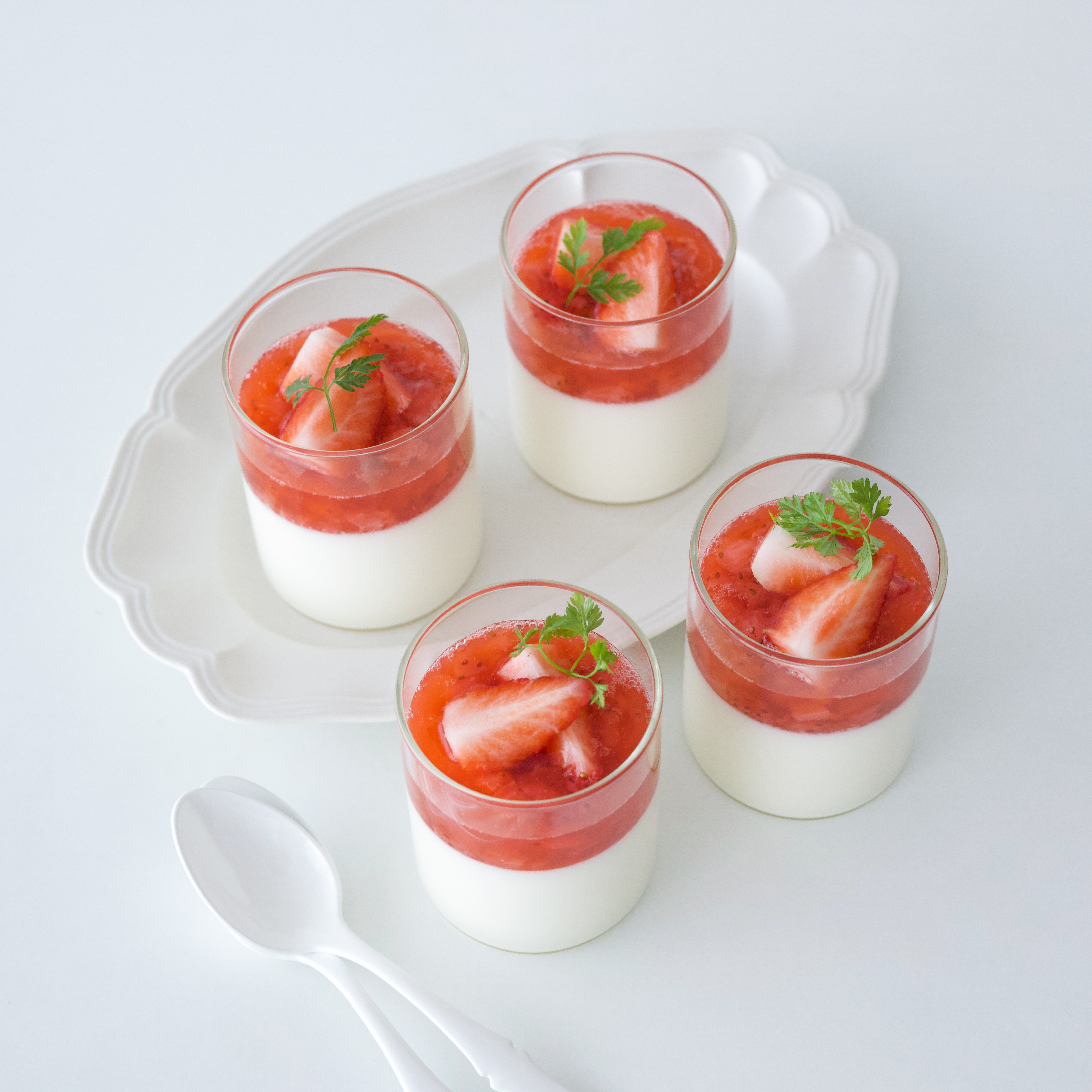 苺ソースのパンナコッタ | レシピ | 富澤商店