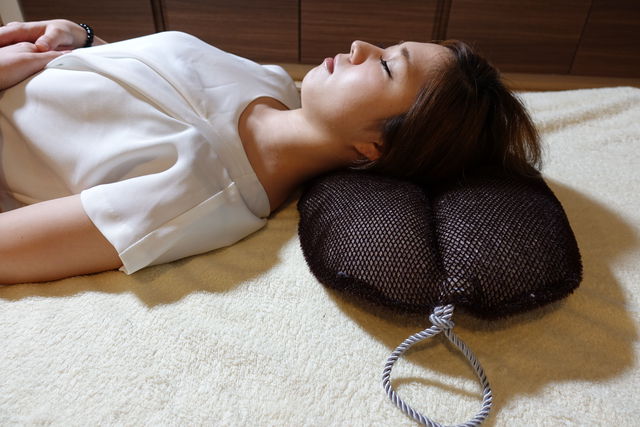 枕に取って代わる「睡眠用たわし」に注文が殺到、って信じられる