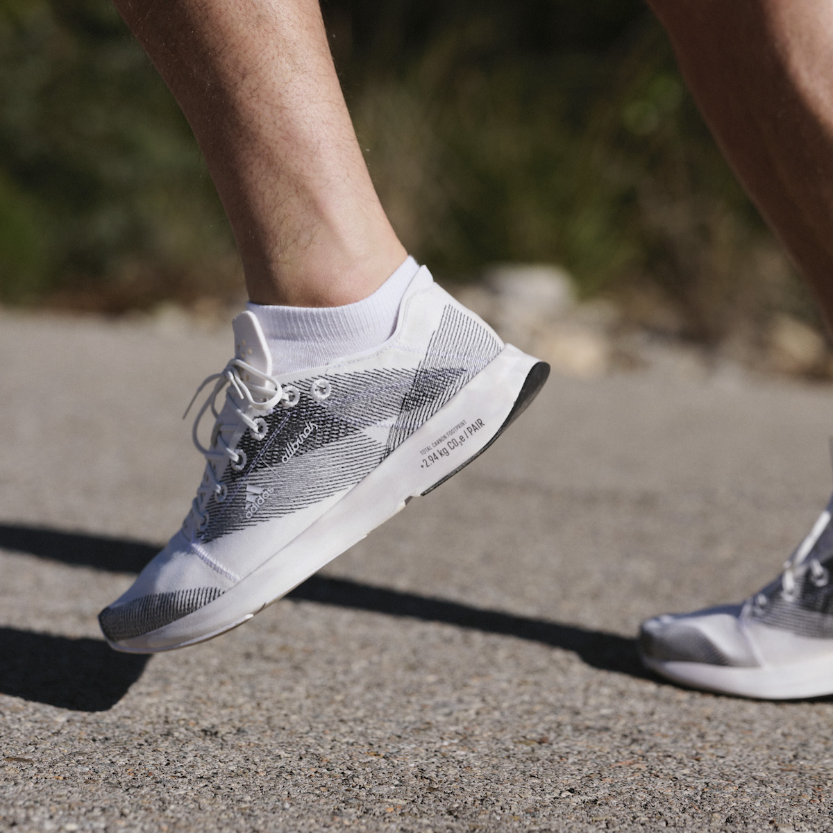 アディダス×オールバーズ「ADIZERO X ALLBIRDS 2.94 KG CO2E」登場