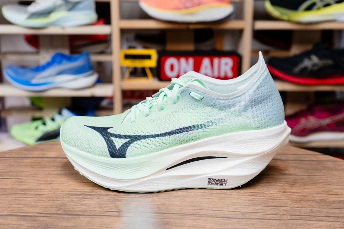 ミズノ】新作レーシングシューズ『ウェーブリベリオン プロ 3』『プロ