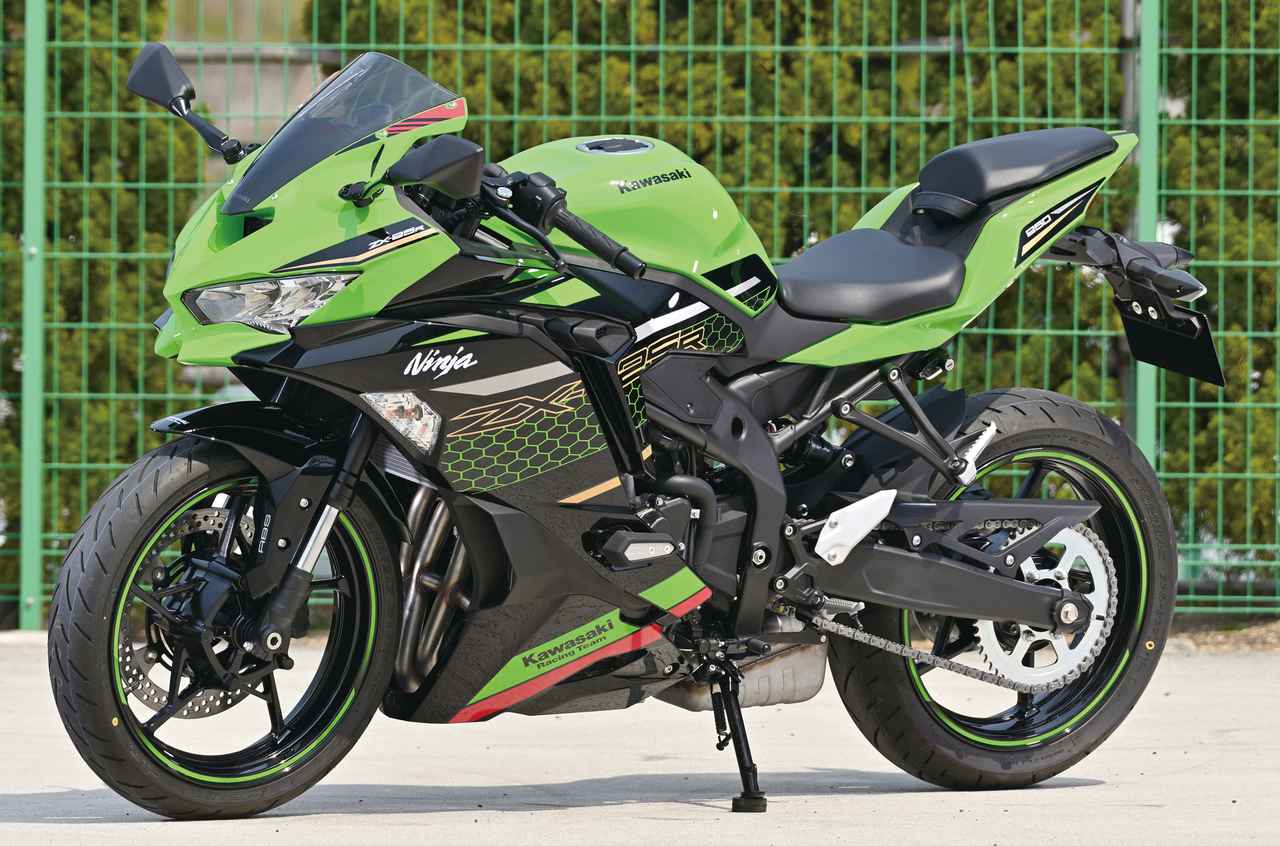 カワサキ「Ninja ZX-25R」の装備をチェック！ 初の屋外撮影で分かった