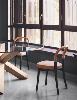 たった一脚で洗練の住まいへ── 美しき名作椅子【曲線美を愛でる