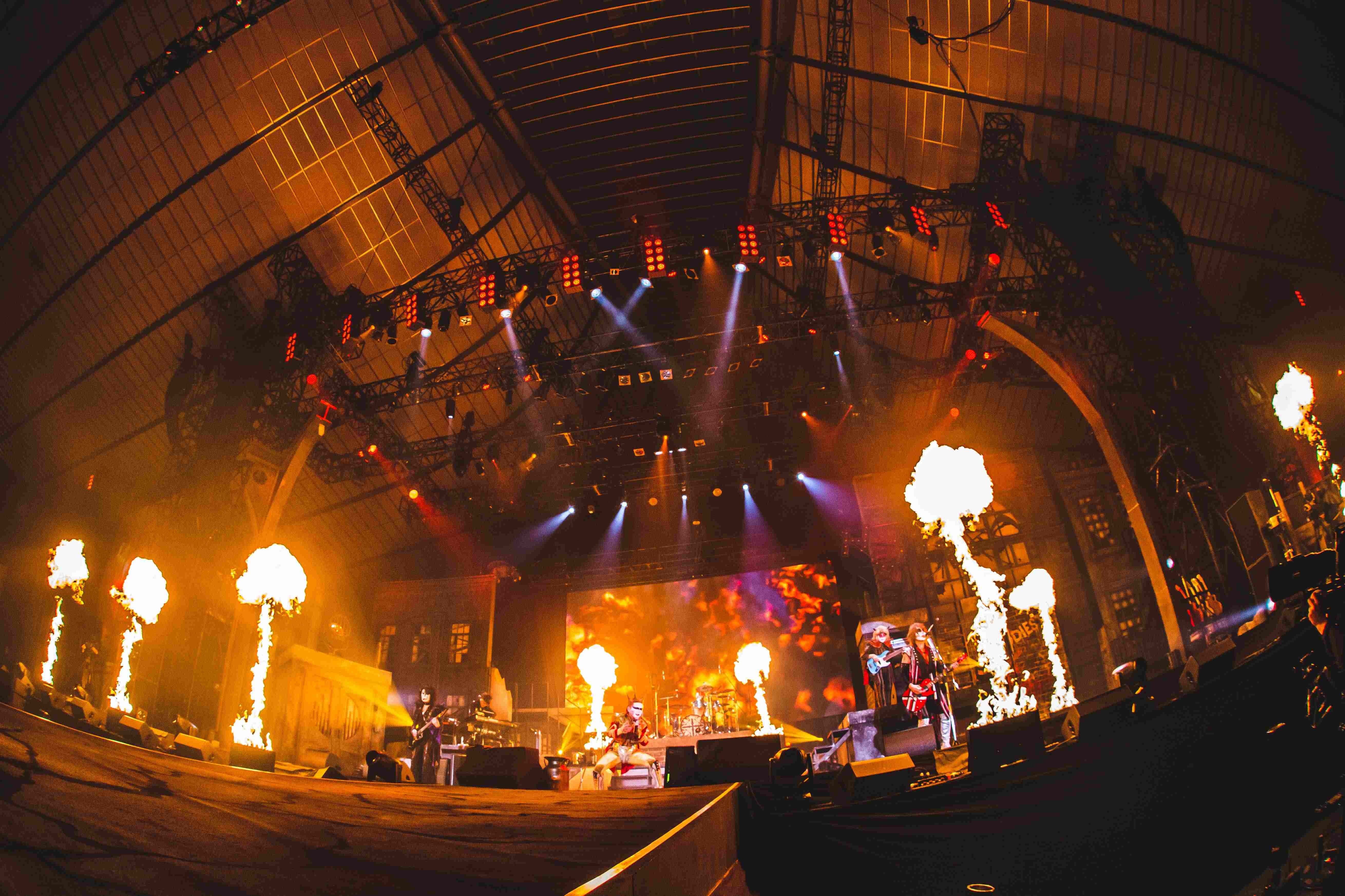 聖飢魔II、TOWER RECORD渋谷店に悪魔襲撃！23年ぶりの新譜『BLOODIEST