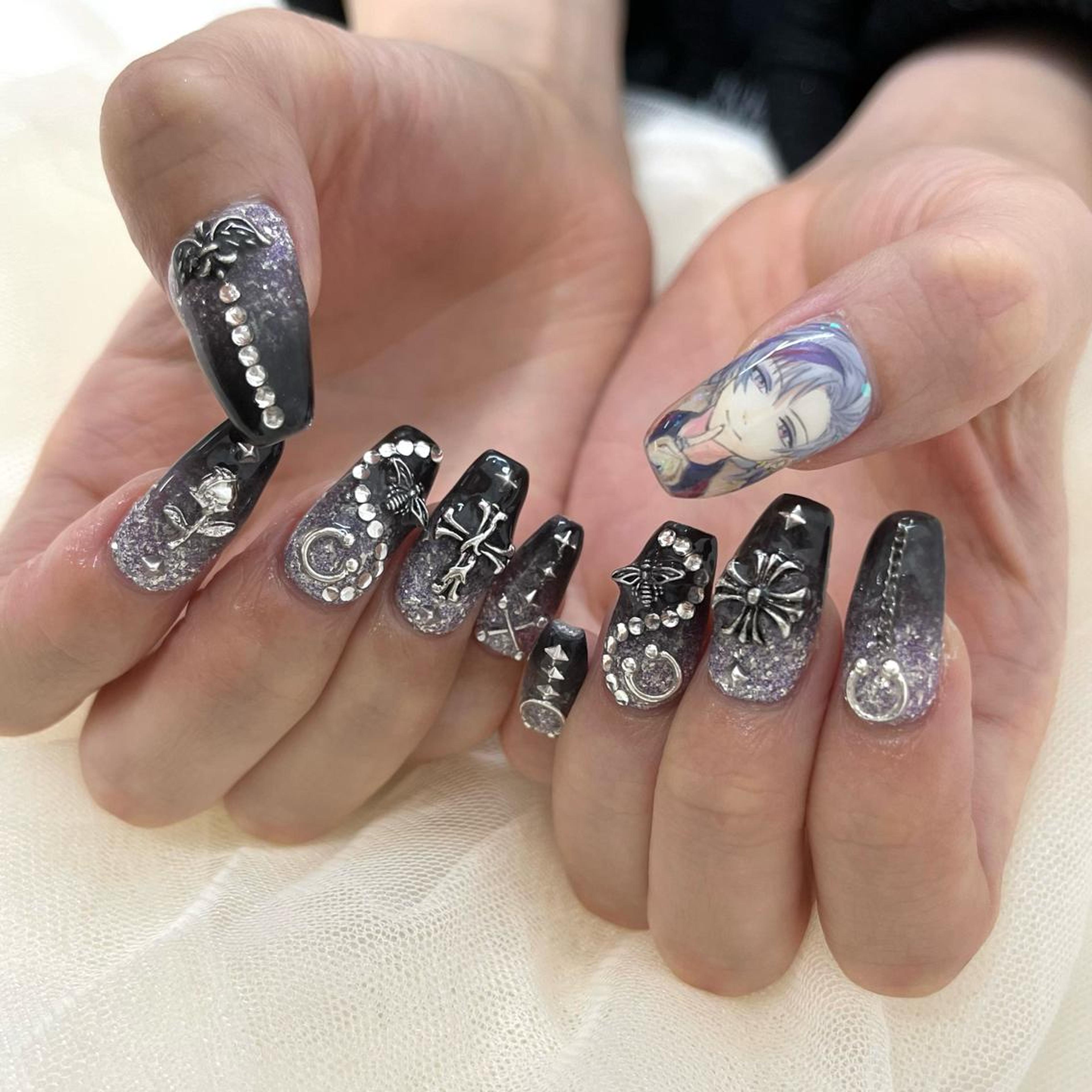 クロスパーツ¥550 その他シルバーパーツ¥330｜池袋痛ネイル Nok. 渡辺