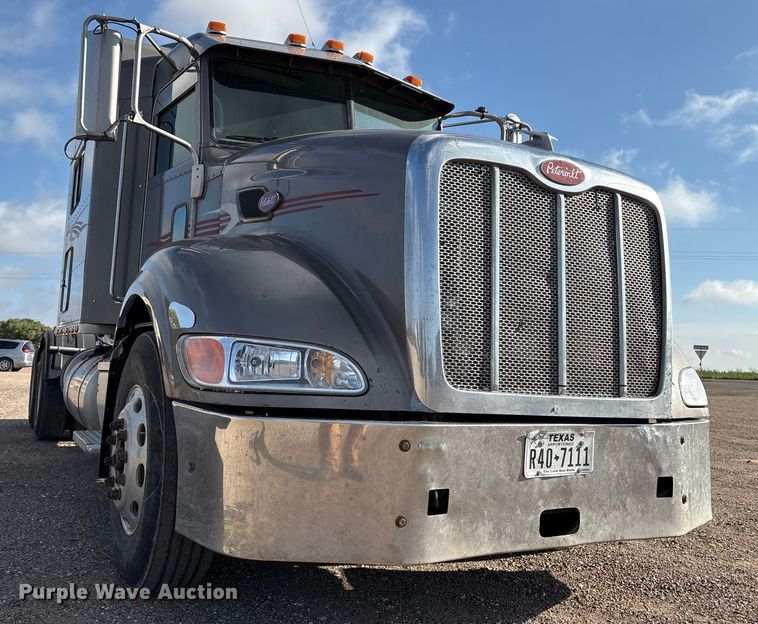 2007 Peterbilt 386 semi truck in Farwell, TX | Item EM0508 sold