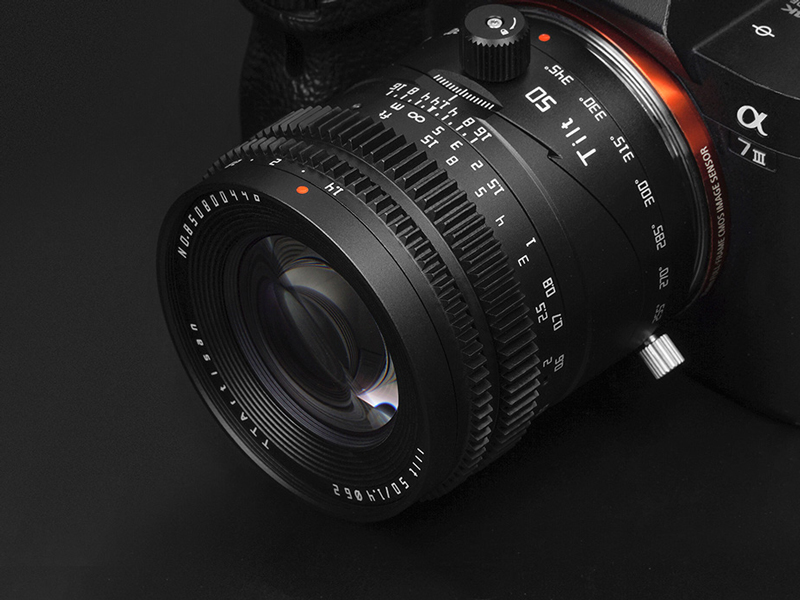 360度回転するチルトレンズ「TTArtisan Tilt 50mm f/1.4」。フルサイズ