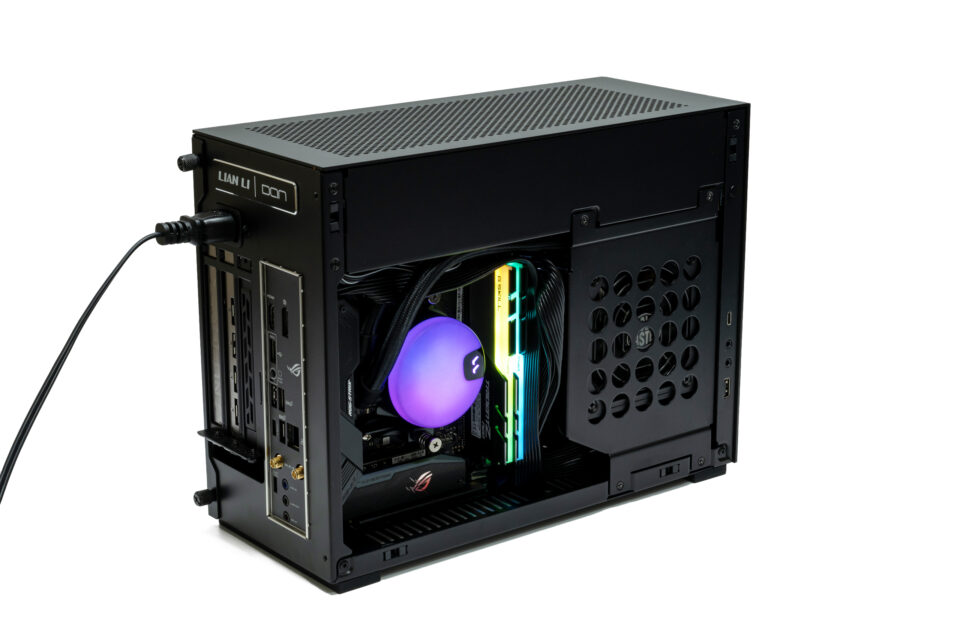 Lian Li A4-H2O レビュー。超小型ケースで組むゲーミングPC | でこにく