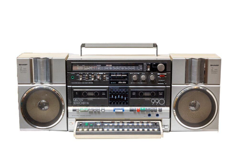 日本が世界に誇る元祖モバイル家電。ラジカセの現在の市場価値は