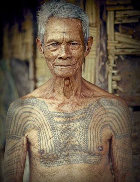 トライバルタトゥー手彫りの旅｜フィリピンの秘境・カリンガにて | DOTT