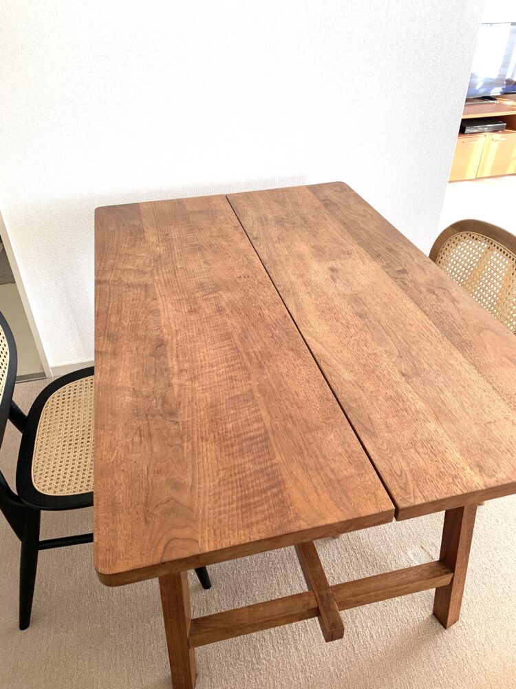 おうち時間でDIY】「木工用みつろうクリーム」で古びたテーブルが