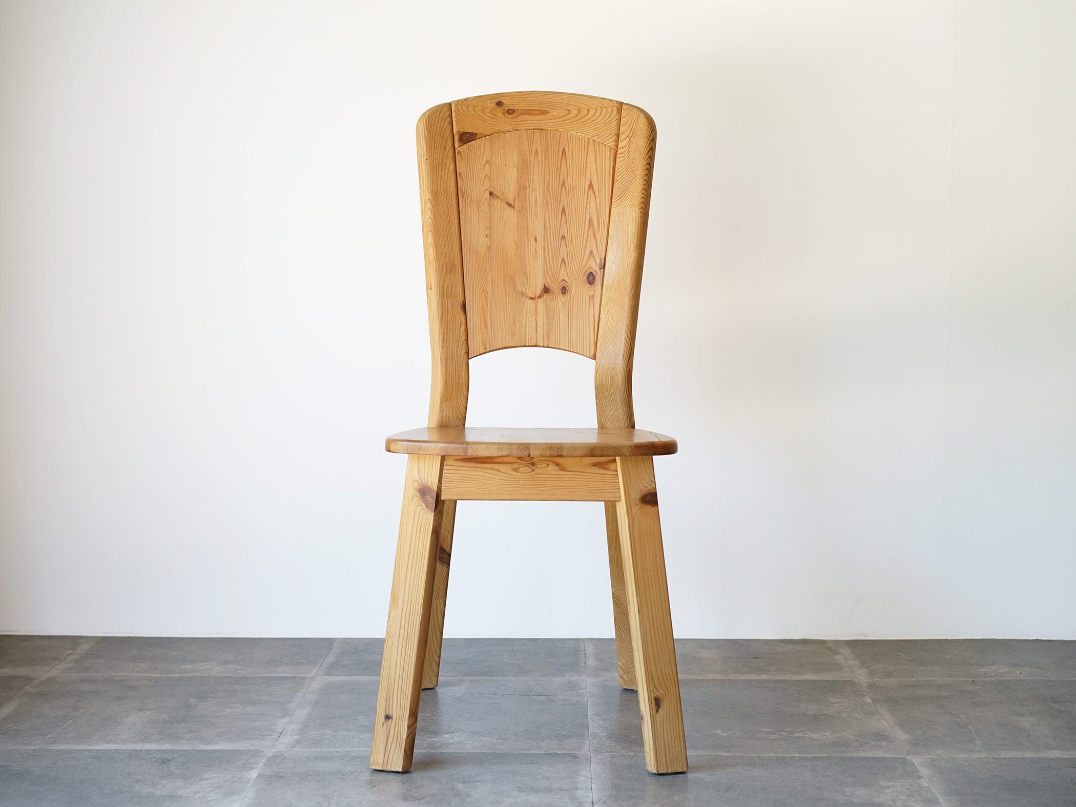 北欧デザイン パイン無垢材のチェア 北欧ダイニングチェア｜ 北欧家具