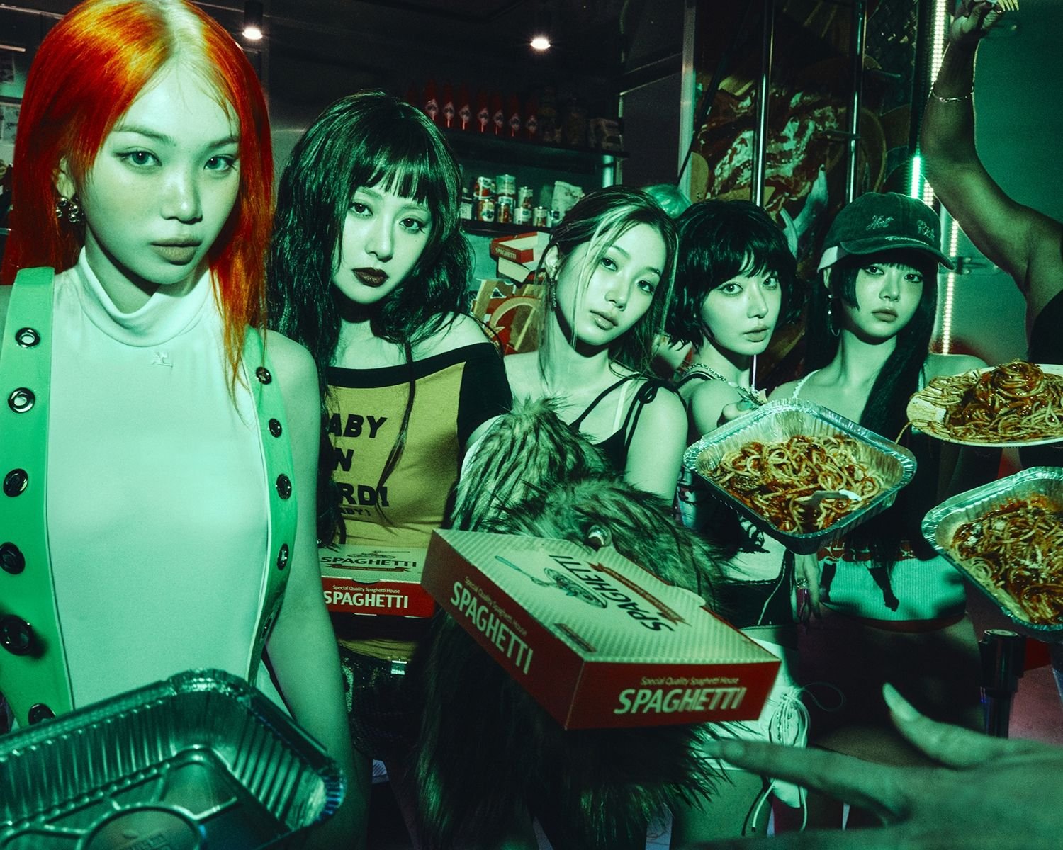 LE SSERAFIM、1st Single 'SPAGHETTI'の最初のコンセプト「CHEEKY NEON