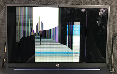 HP Pavilion 15 画面割れ・表示不良修理事例（液晶パネル交換）秋田県