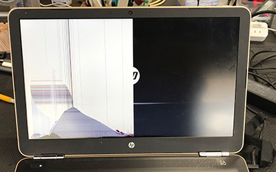 HP Pavilion 15-au129TXの液晶修理 画面の半分が映らない | 液晶修理