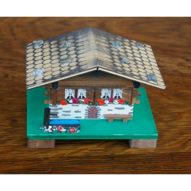 スイスシャレー非常に珍しいリュージュ社製のスイスシャレーお買い得です！