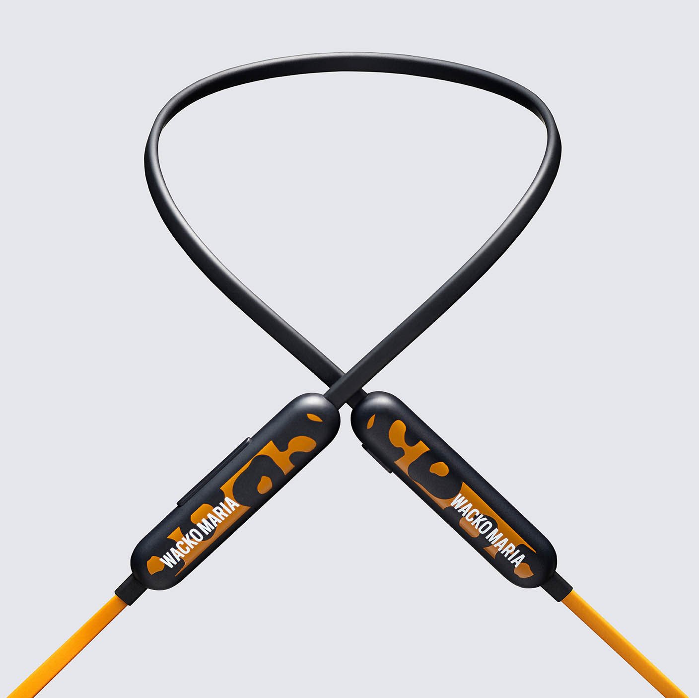 ビーツがワコマリアとコラボ、レオパード柄の「Beats Flex」発売