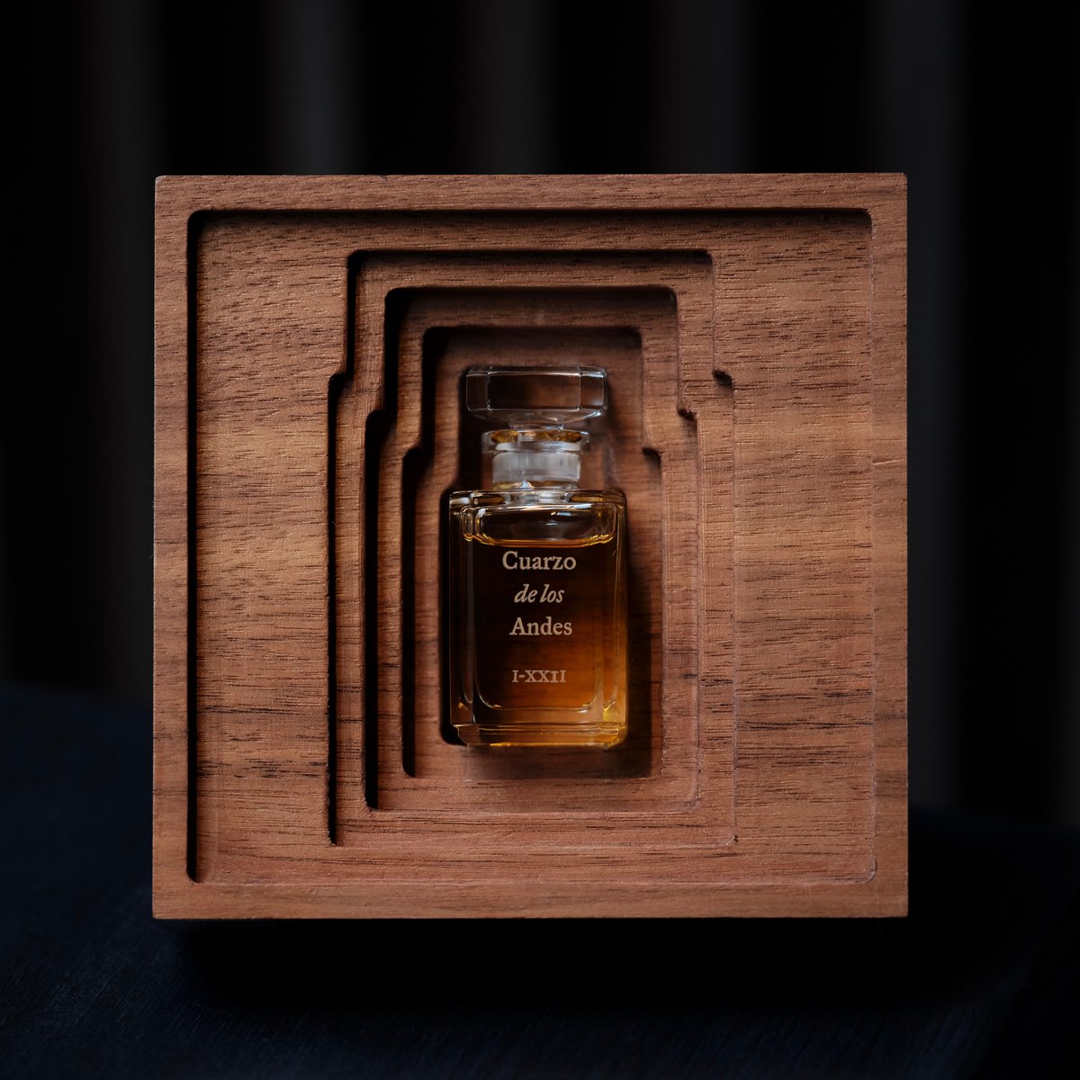 フエギア 1833」が濃度100％フレグランスエッセンス「プーラ