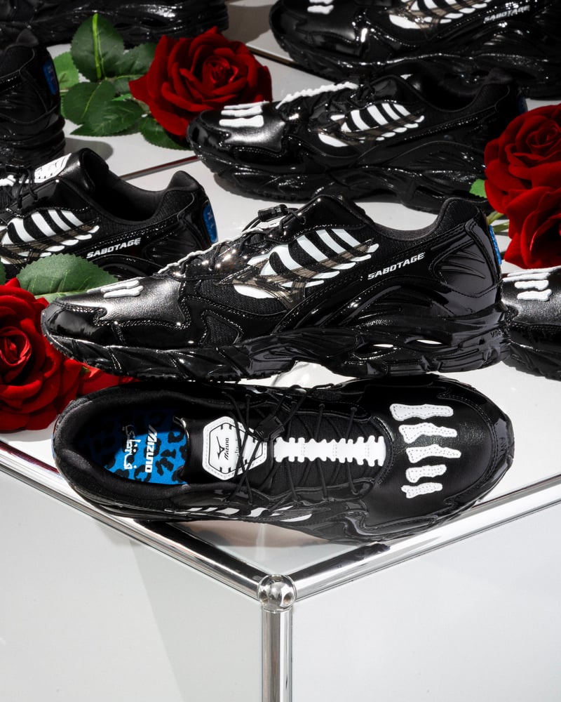 ミズノがスニーカーアーティスト マーク・サボタージュと初コラボ