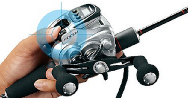 フォースマスター400を駆使して釣りたい！利き腕だけで操作可能な