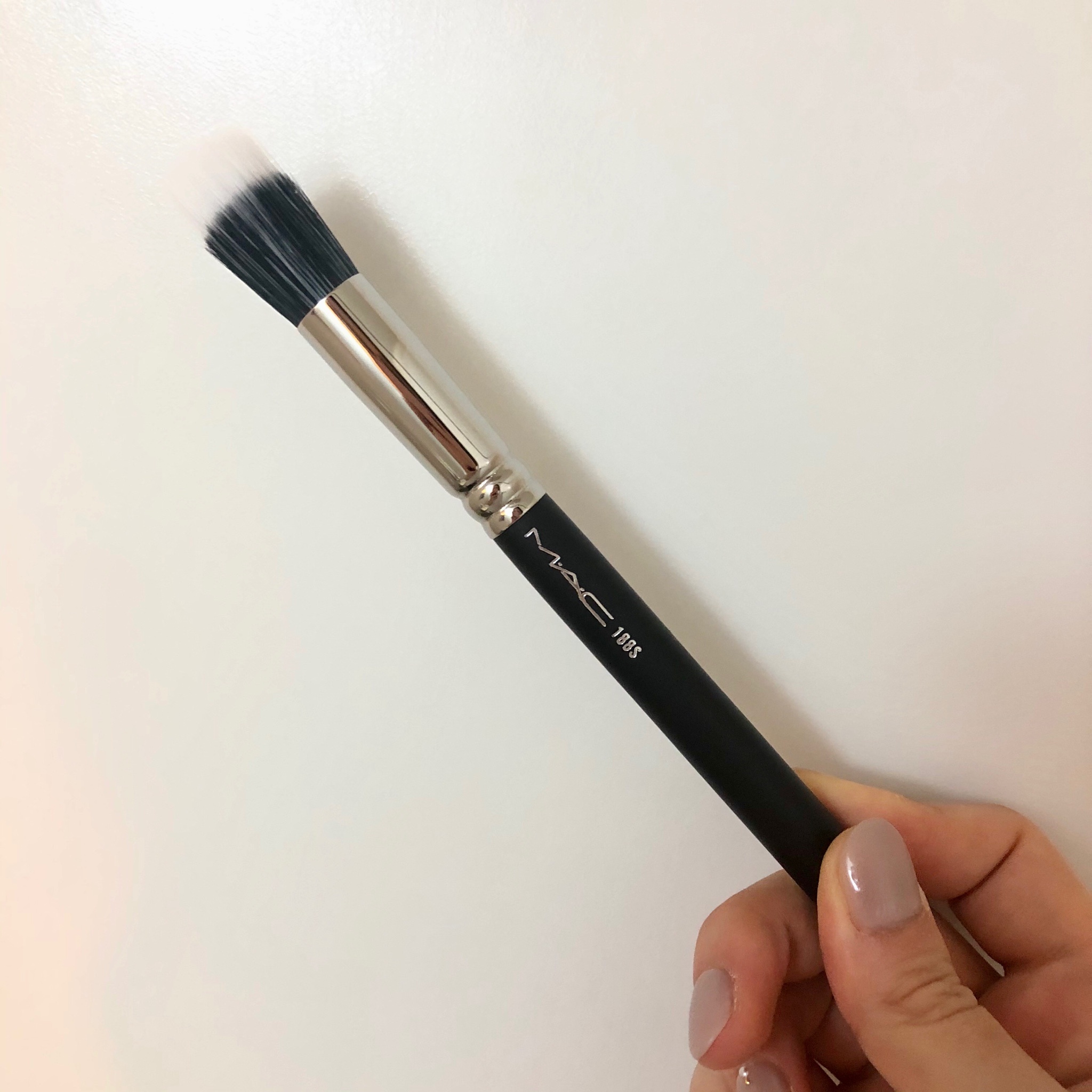 M・A・C / #188 スモール デュオ ファイバー フェイス ブラシの公式