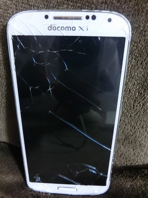 docomo]スマホの液晶が割れました。 – 痛い目を見た後に考える補償と