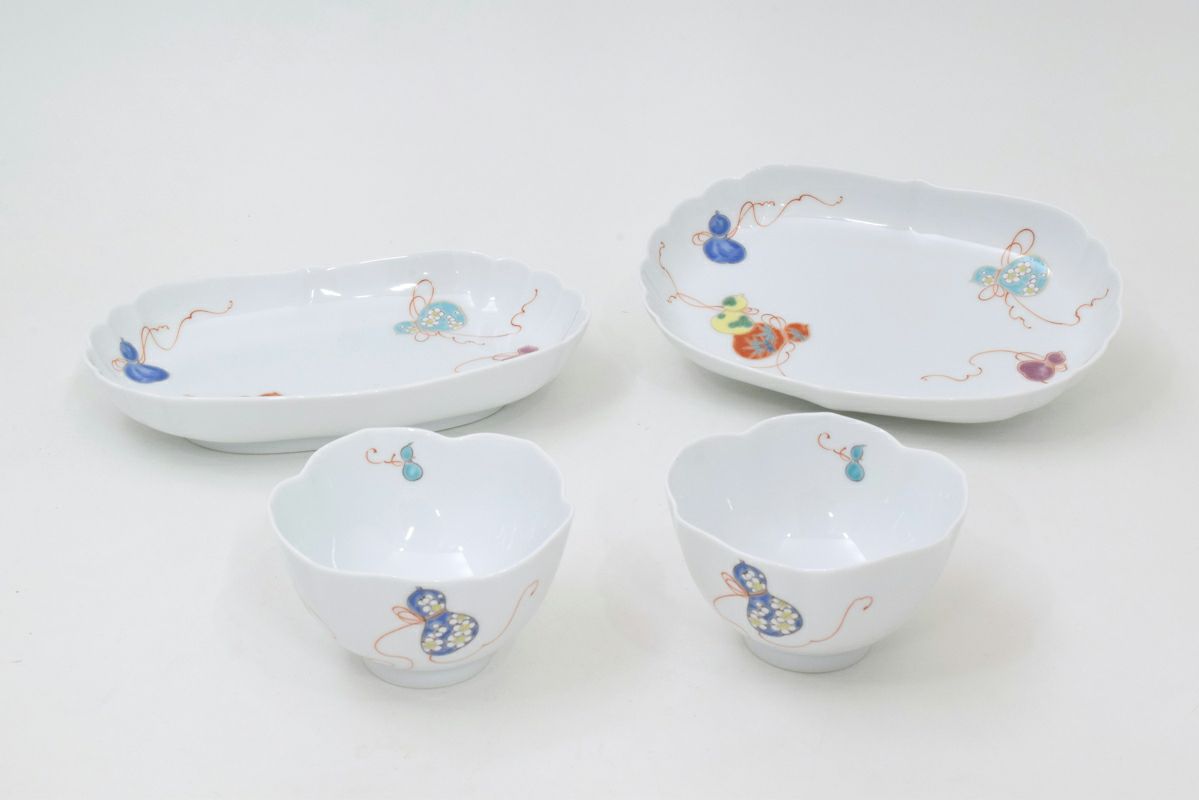 草花折枝白抜紋 紅茶碗皿 | 有田焼 深川製磁｜公式オンラインストア