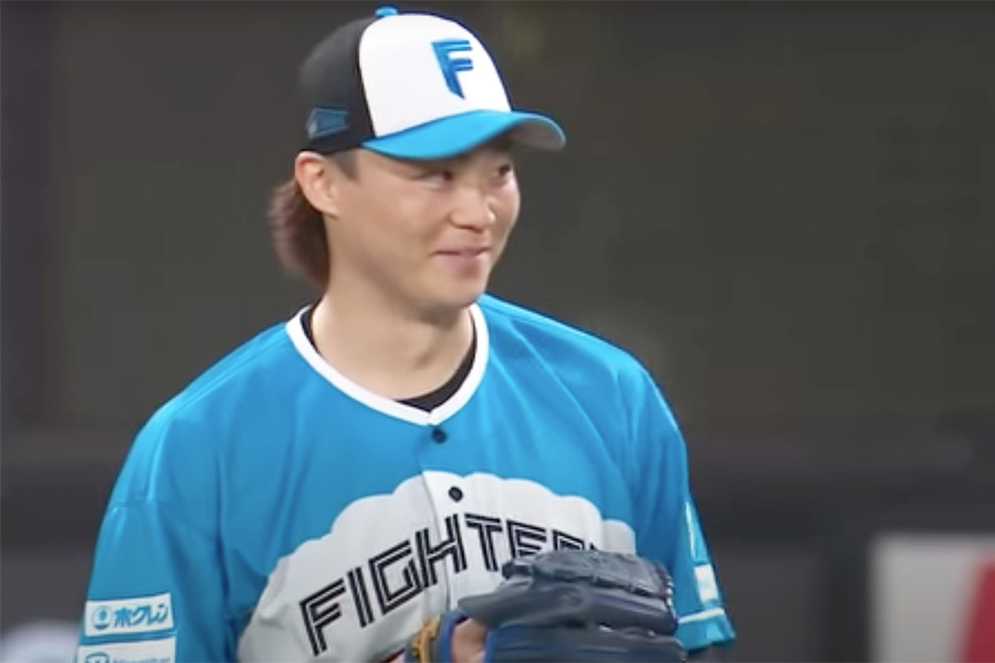 背中が斬新…日ハム