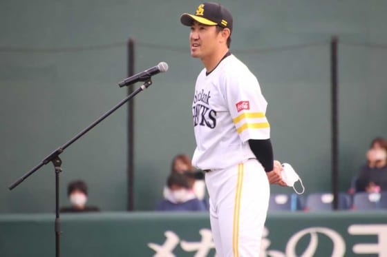 ソフトバンク内川が今季での退団を明言 2軍戦後のセレモニーで「これが