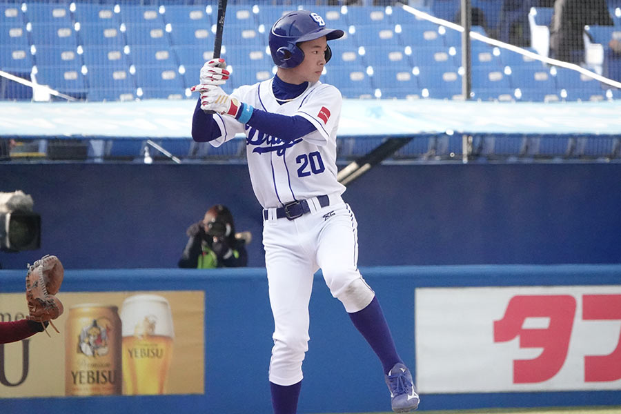 小学生が神宮球場レフトスタンド中段て」 特大満塁弾に衝撃「バケモン