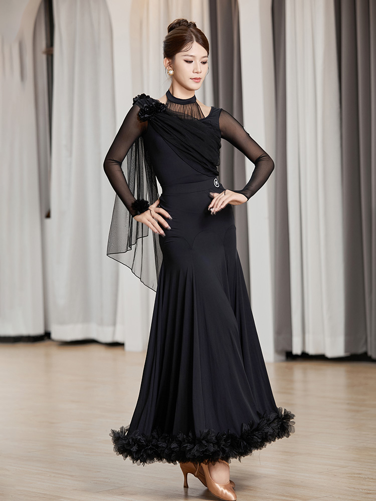 クレイモア☆ブラックに肌色のメッシュ生地の上に黒ワンピース社交