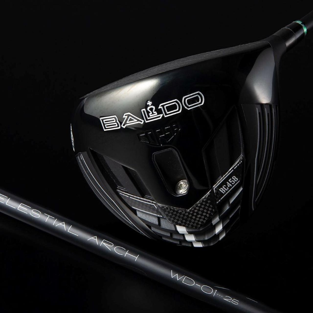 超低スピンで飛ばす！ バルド×アーチの“男前”カスタムドライバーをプロ