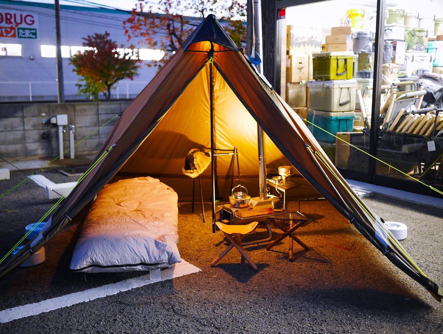 今週の屋外展示テント第一弾は 