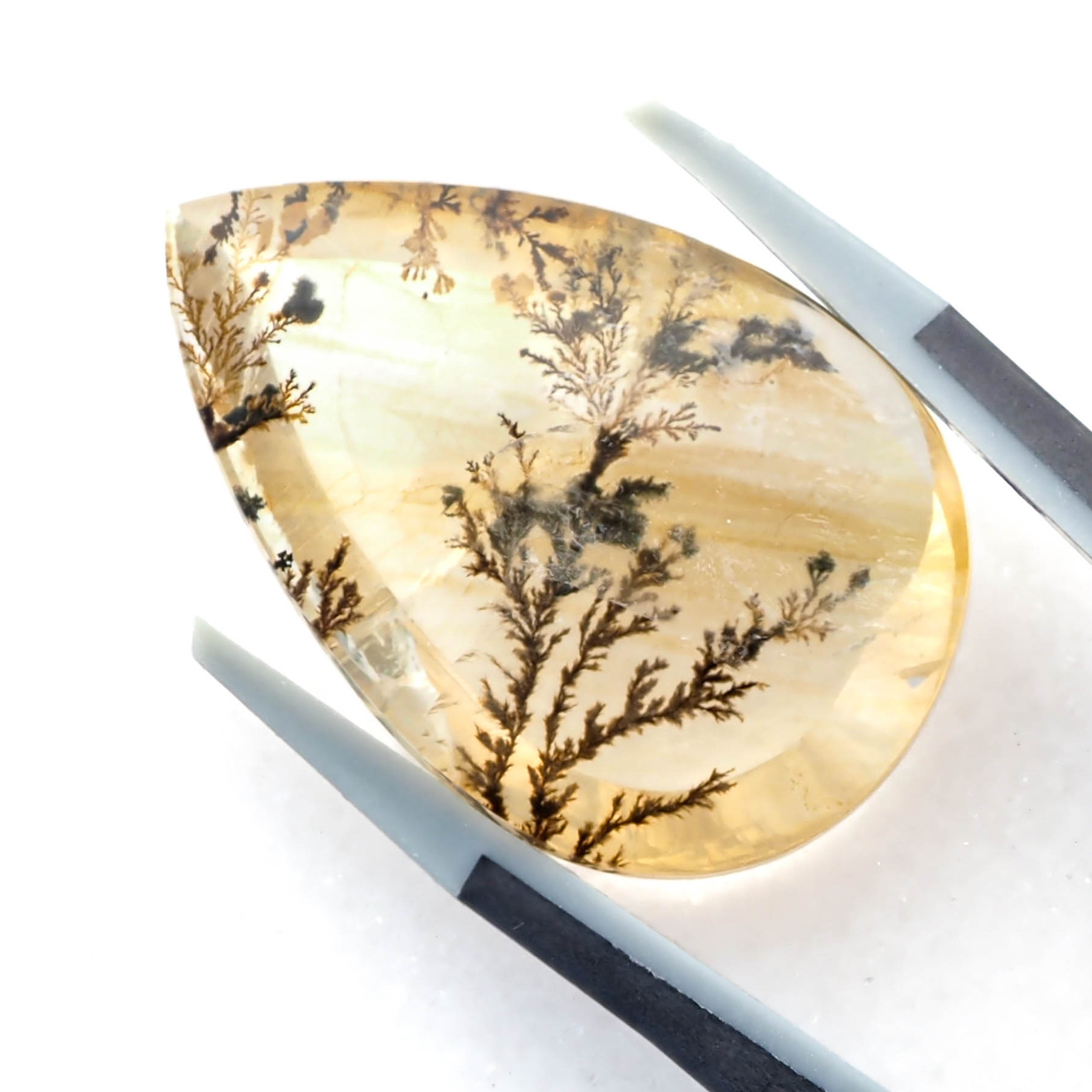 華やかな個性を感じさせる】デンドリティッククォーツ 18.2ct | まるむ商会