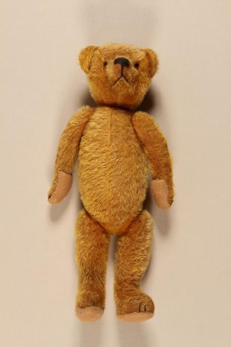 TEDDY BEAR CARRIED BY A CHILD ON A KINDERTRANSPORT | Georgia Journeys