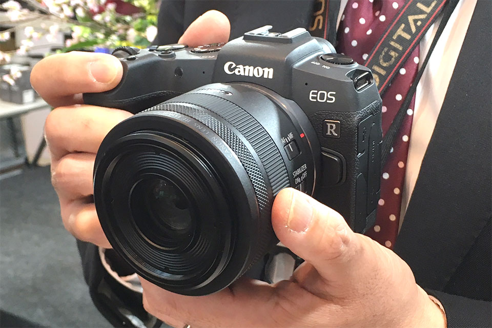 小型軽量・お手頃価格のフルサイズミラーレス「キヤノン EOS RP」登場