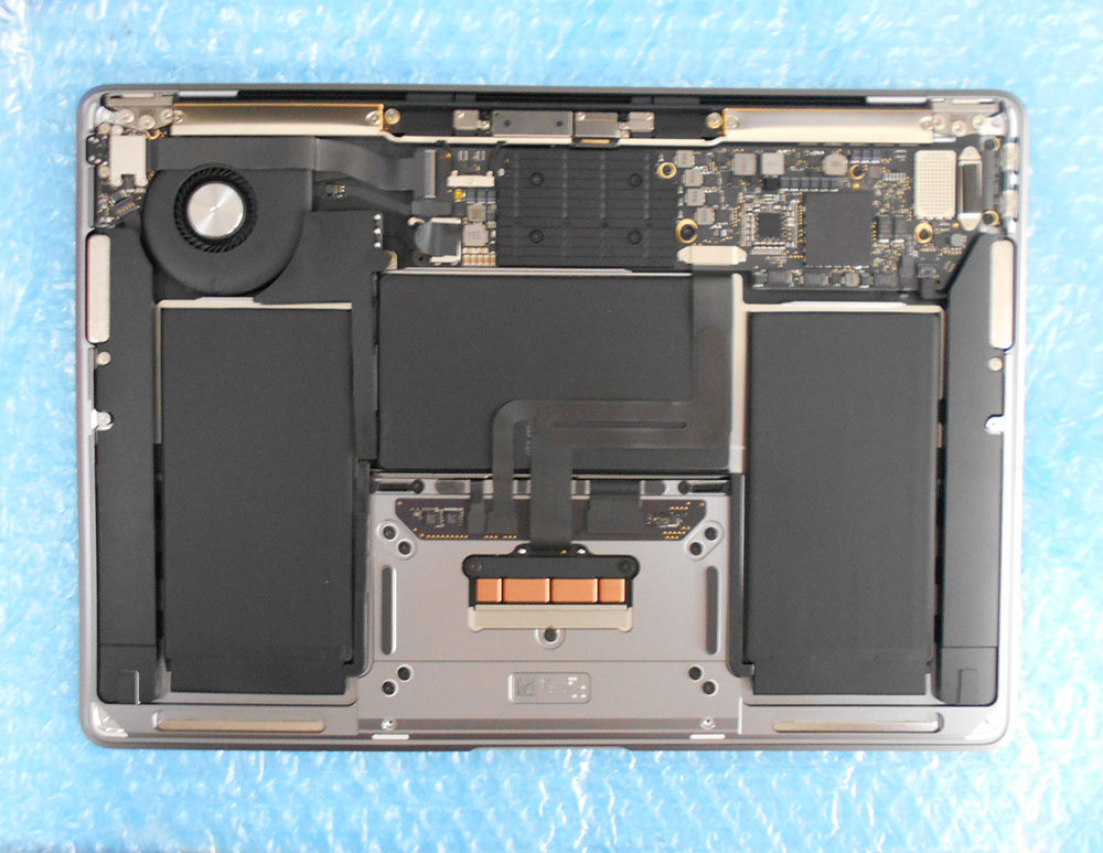 Macbook Air 2020 炭酸飲料による水濡れ・分解 | パソコンドック24