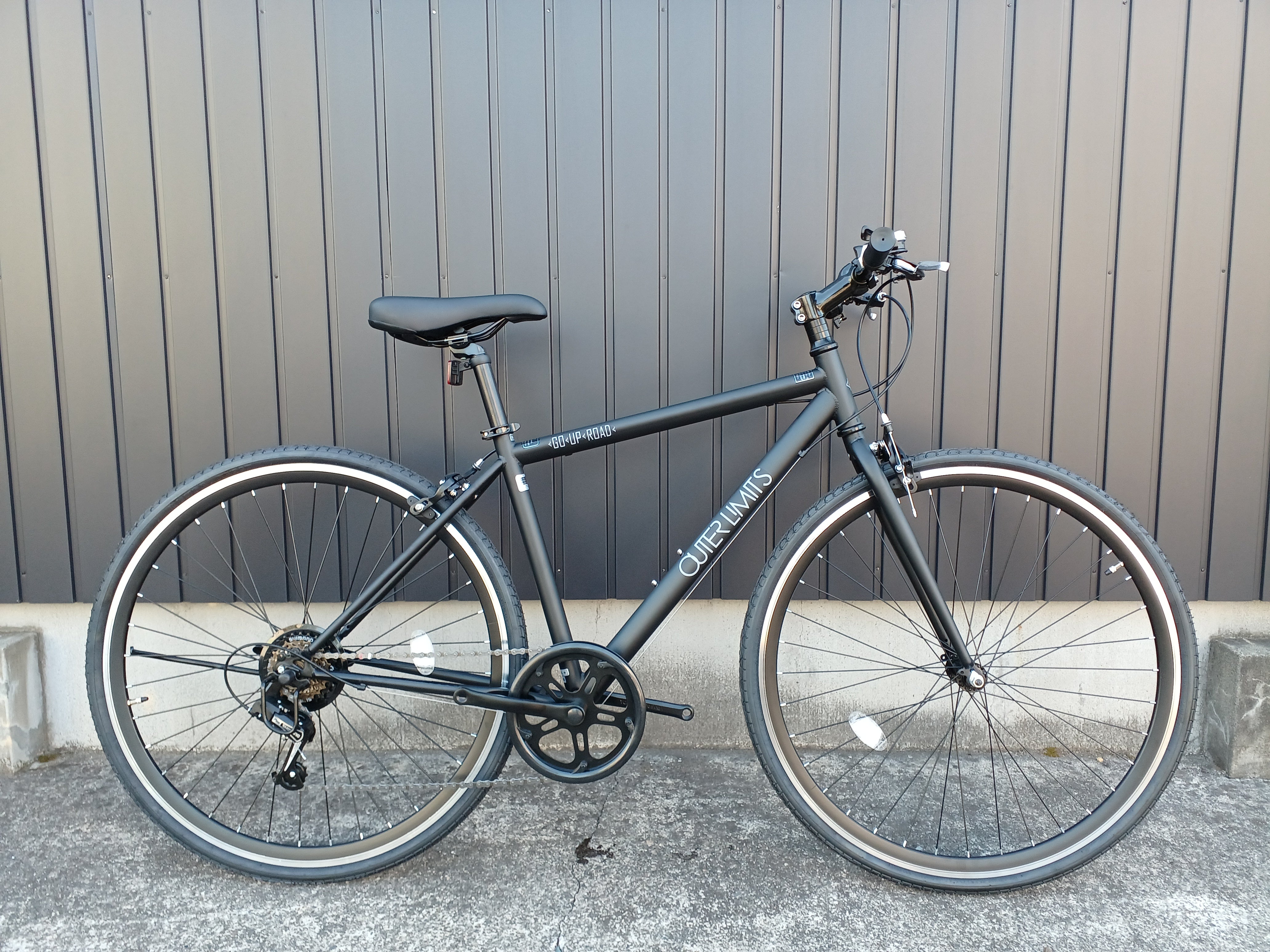 店舗 在庫あり】クロスバイク アウターリミッツ 700C 6段変速 マット