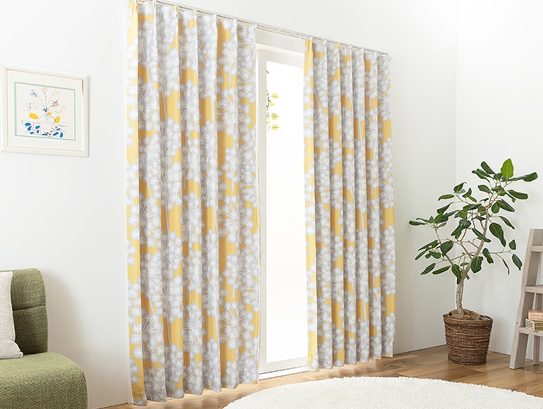 ラフな花柄プリントの防炎2級遮光カーテン HYGGE「マルジェ」イエロー